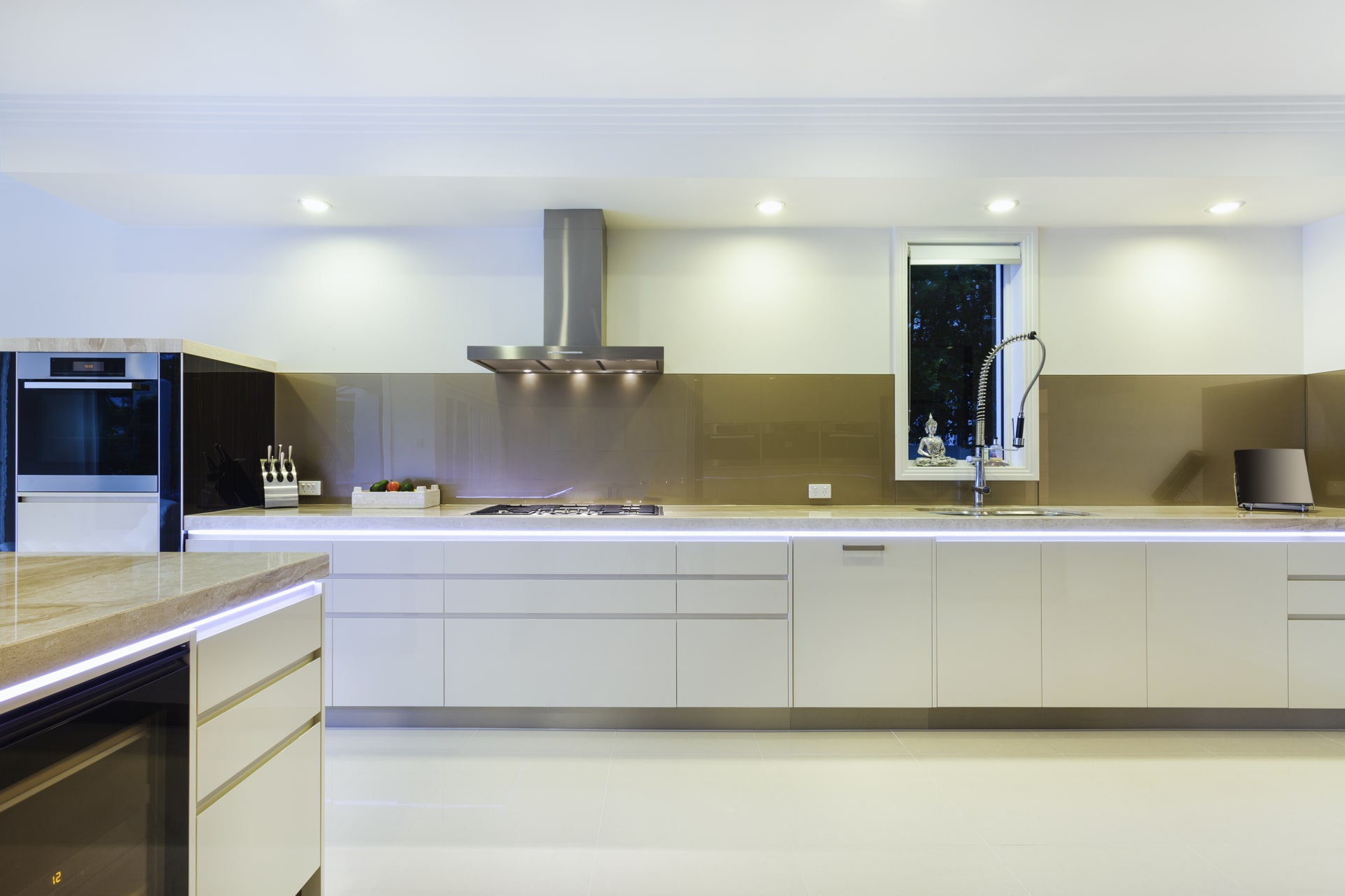 https://www.efficient-cleaninglondon.co.uk/wp-content/uploads/Deep-cleaning-your-kitchen.jpg